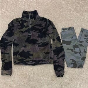 Aeropostale Camo Green Cropped Fleece Pullover & Leggings Set - Size XS